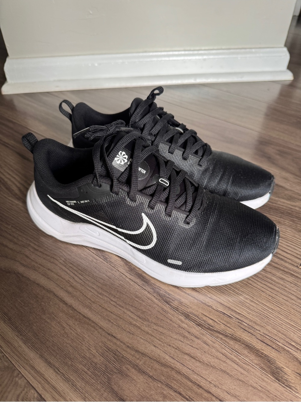 Nike Women’s Black Athletic Sneakers Downshifter 12 Clean and Like-New.